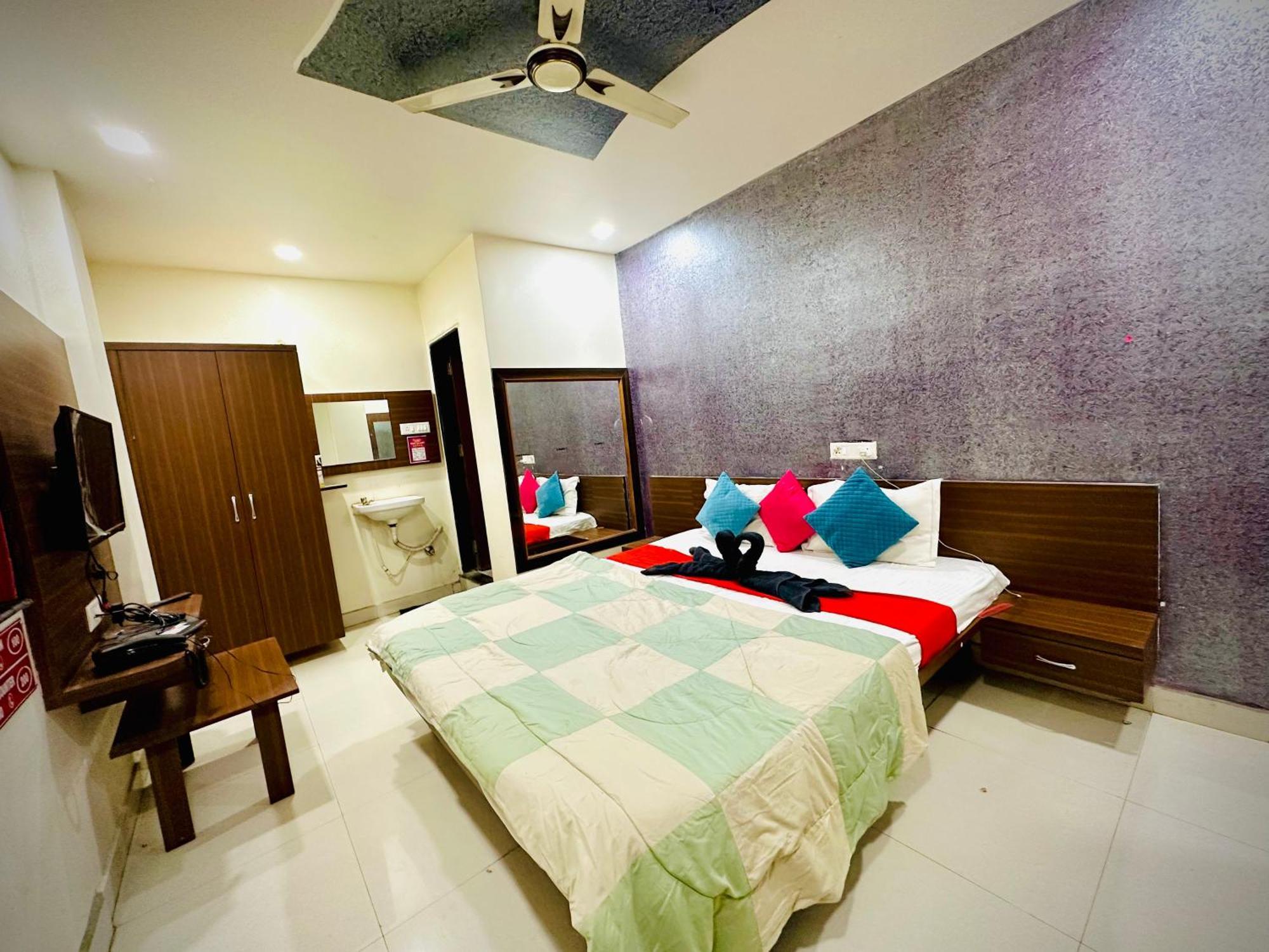 Hotel Sawai Executive Jadhavwadi Exterior photo