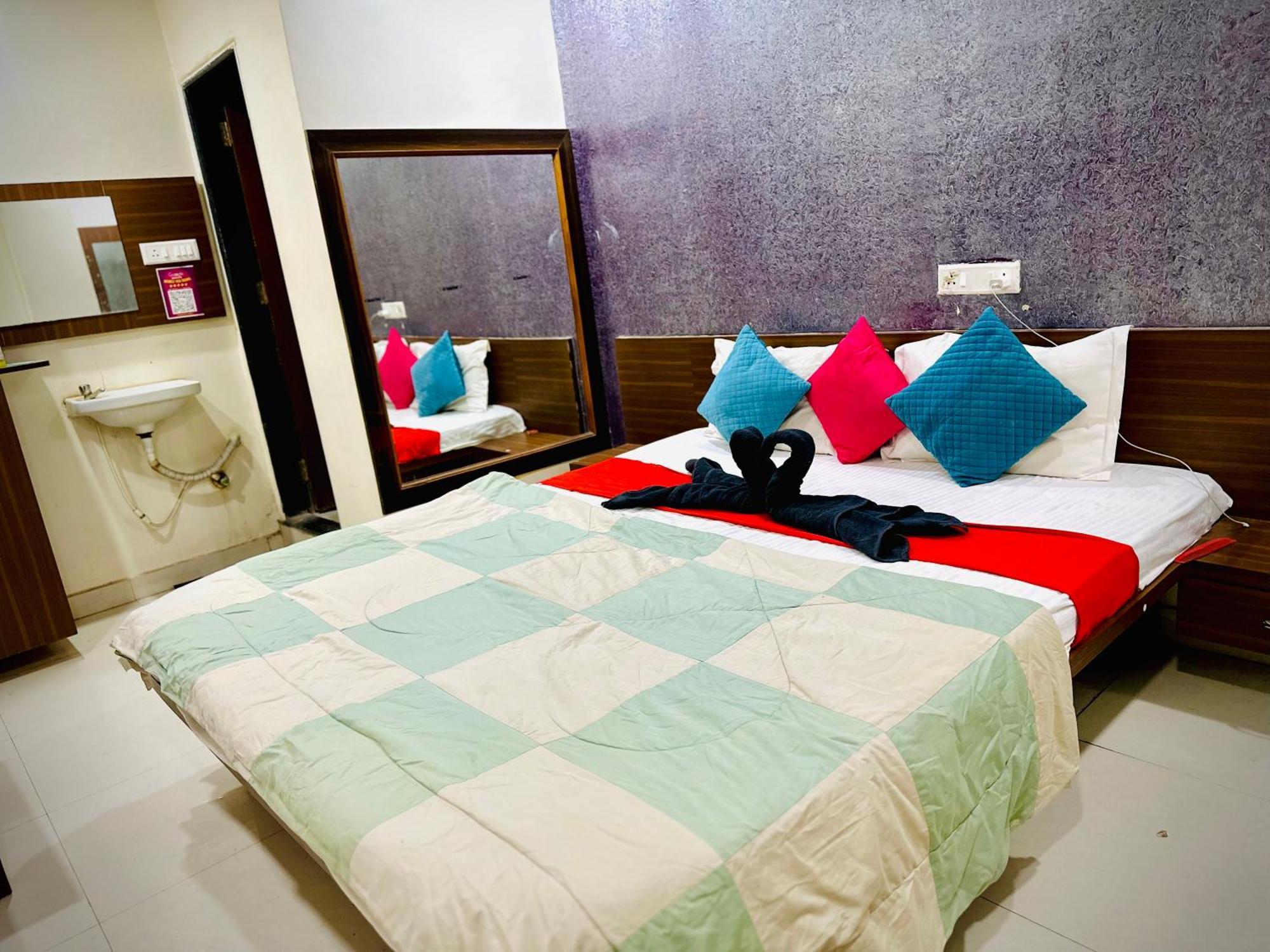 Hotel Sawai Executive Jadhavwadi Exterior photo
