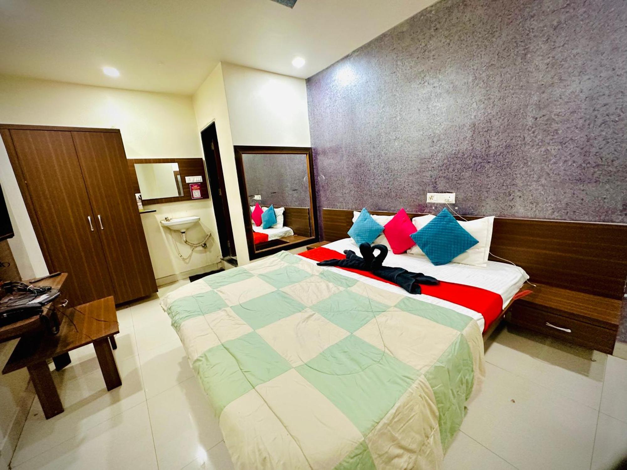 Hotel Sawai Executive Jadhavwadi Exterior photo